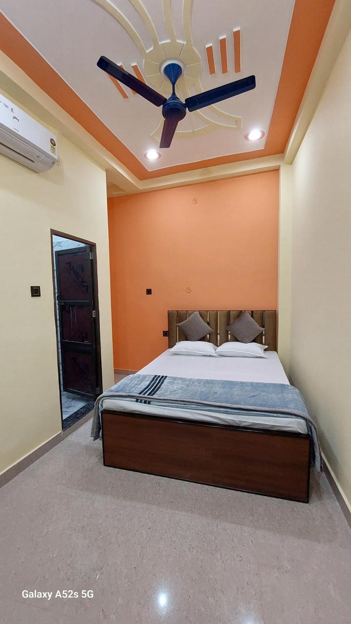 Narayani Paying Guest House Varanasi Luaran gambar